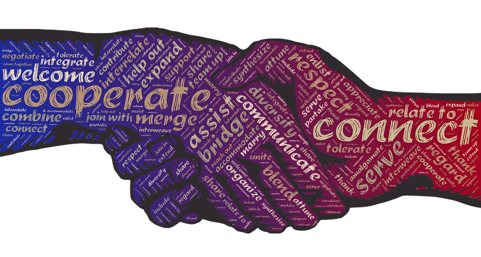 handshake_communication_responsive_behavior_sysamic_5_tips_for_choosing_the_right_web_development_company